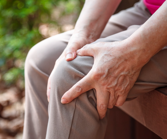 블루베리, 시금치, 생선… ‘무릎’ 아플 때 좋은 음식은?